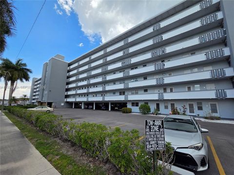 Tiny photo for 1000 NE 14th Ave #210, Hallandale Beach, FL 33009 (MLS # A12006069)