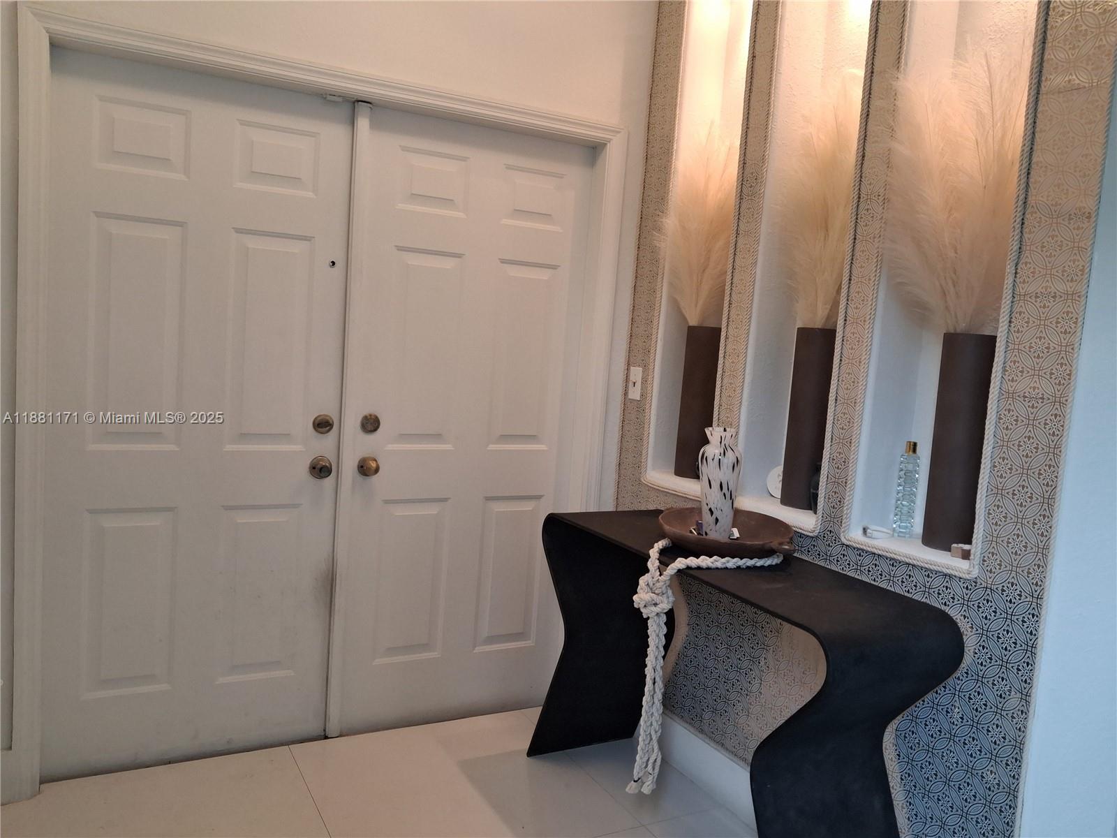 DORAL SOUTHEAST PATIO-HOM - Residential