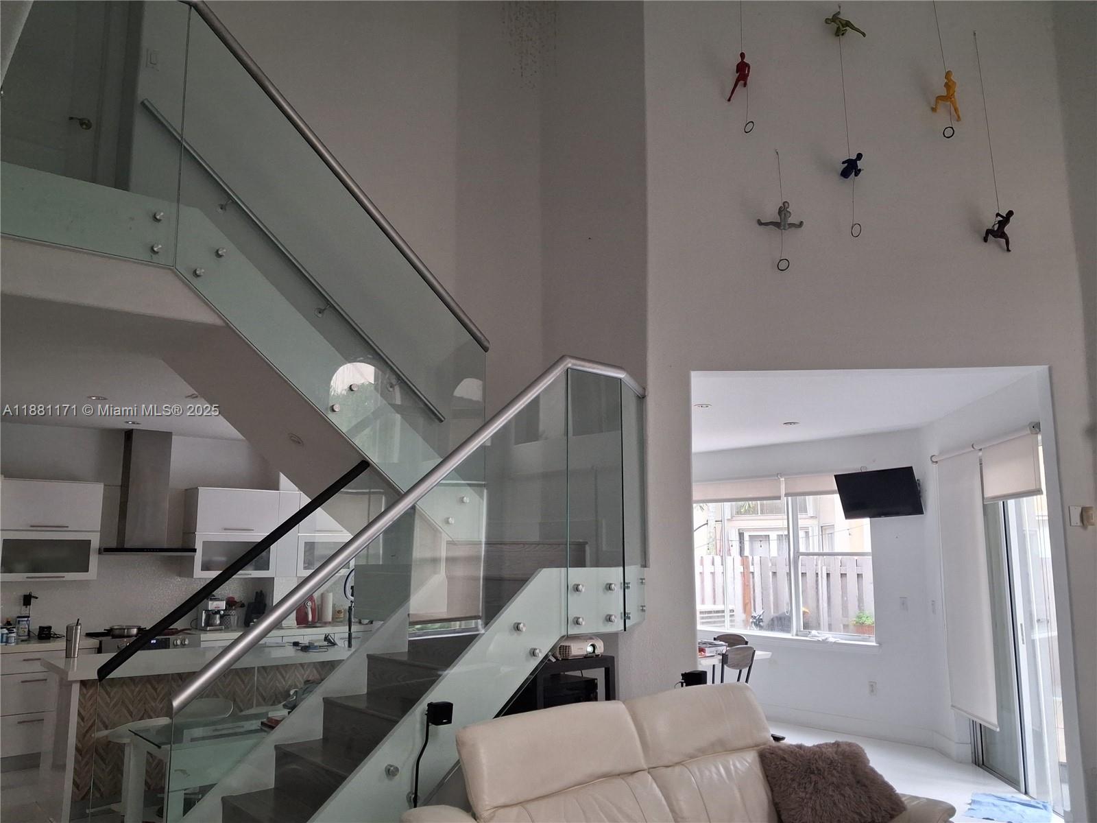 DORAL SOUTHEAST PATIO-HOM - Residential