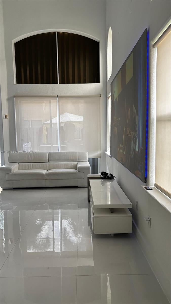 DORAL SOUTHEAST PATIO-HOM - Residential