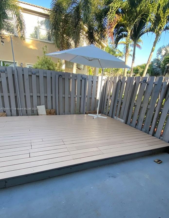 DORAL SOUTHEAST PATIO-HOM - Residential