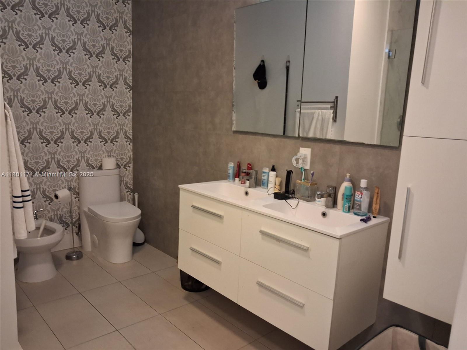 DORAL SOUTHEAST PATIO-HOM - Residential