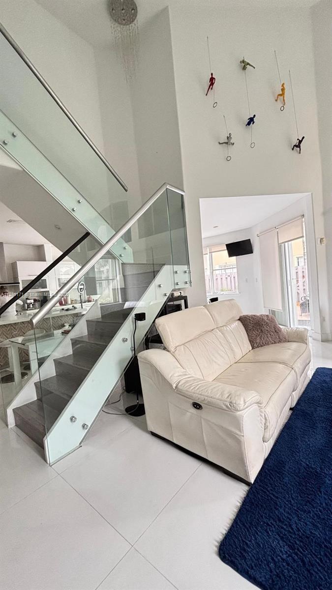 DORAL SOUTHEAST PATIO-HOM - Residential