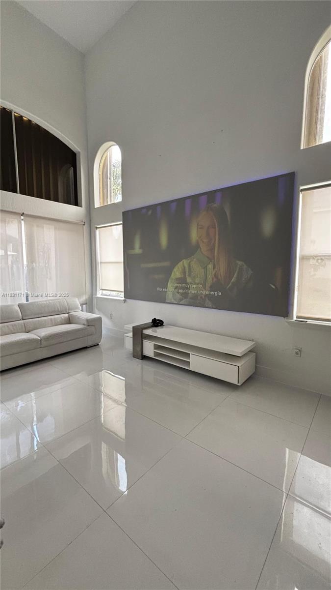 DORAL SOUTHEAST PATIO-HOM - Residential