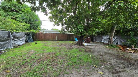 2927 NW 99th St Miami FL 33147