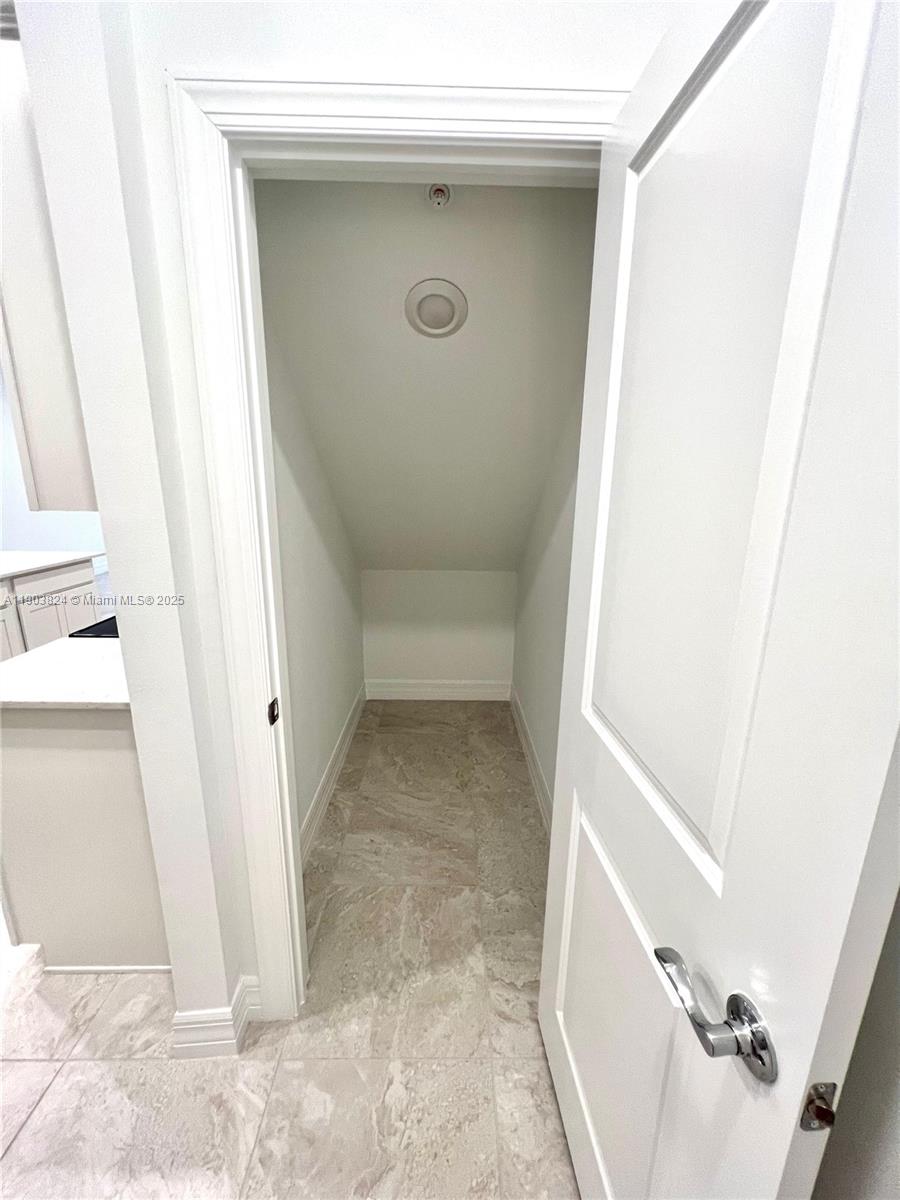 AMERICAN EXPRESS TRACT - Residential Lease