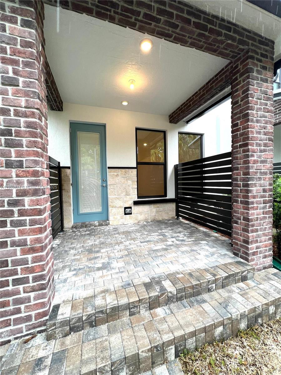 AMERICAN EXPRESS TRACT - Residential Lease