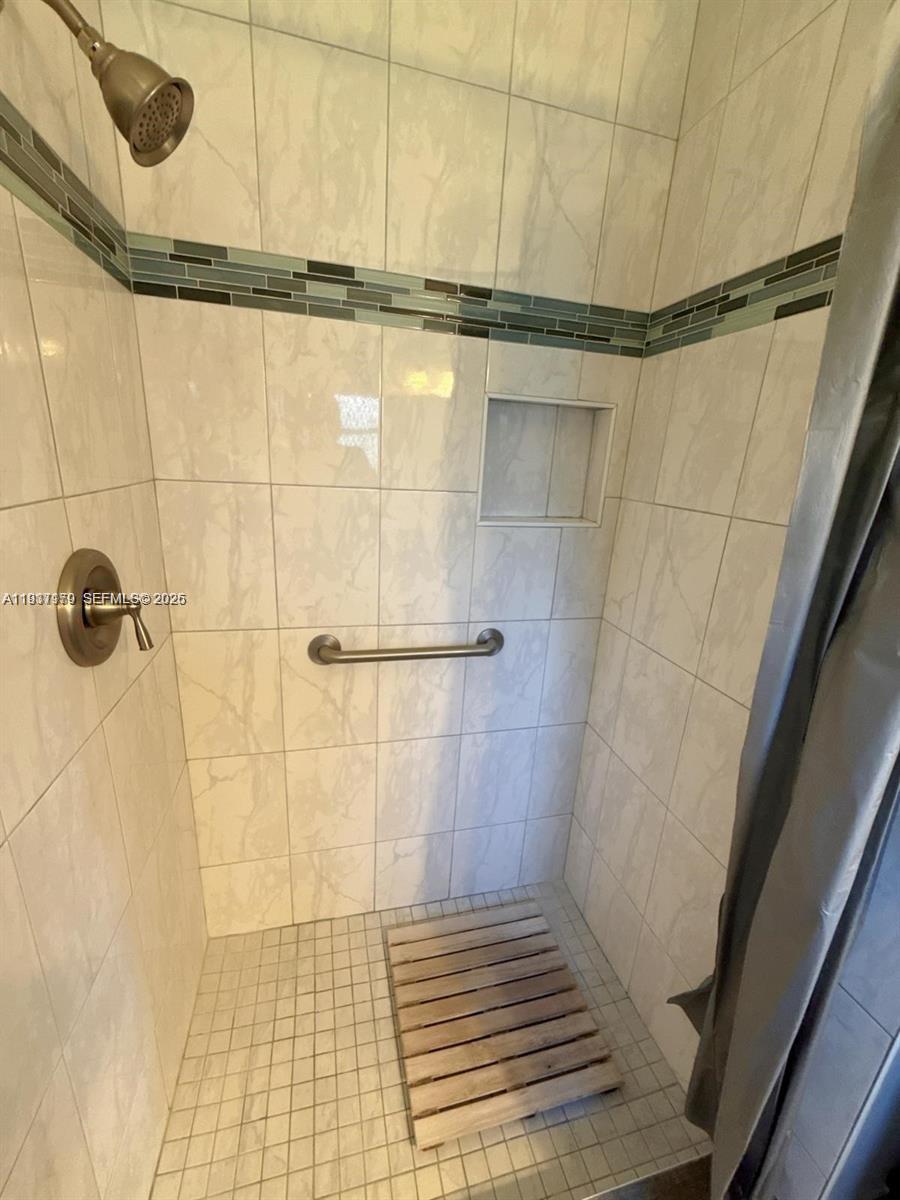 CAMELOT VILLAGE SEC 3 - Residential