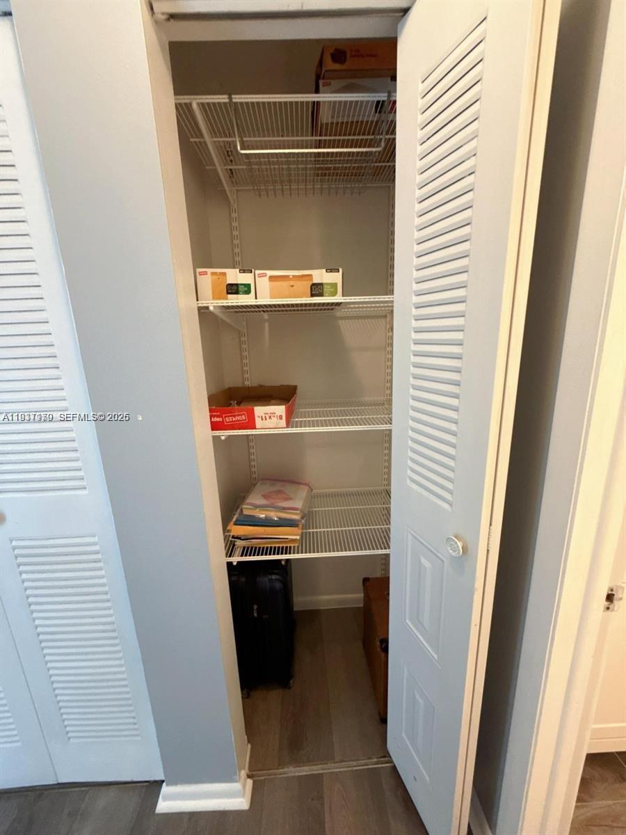 CAMELOT VILLAGE SEC 3 - Residential