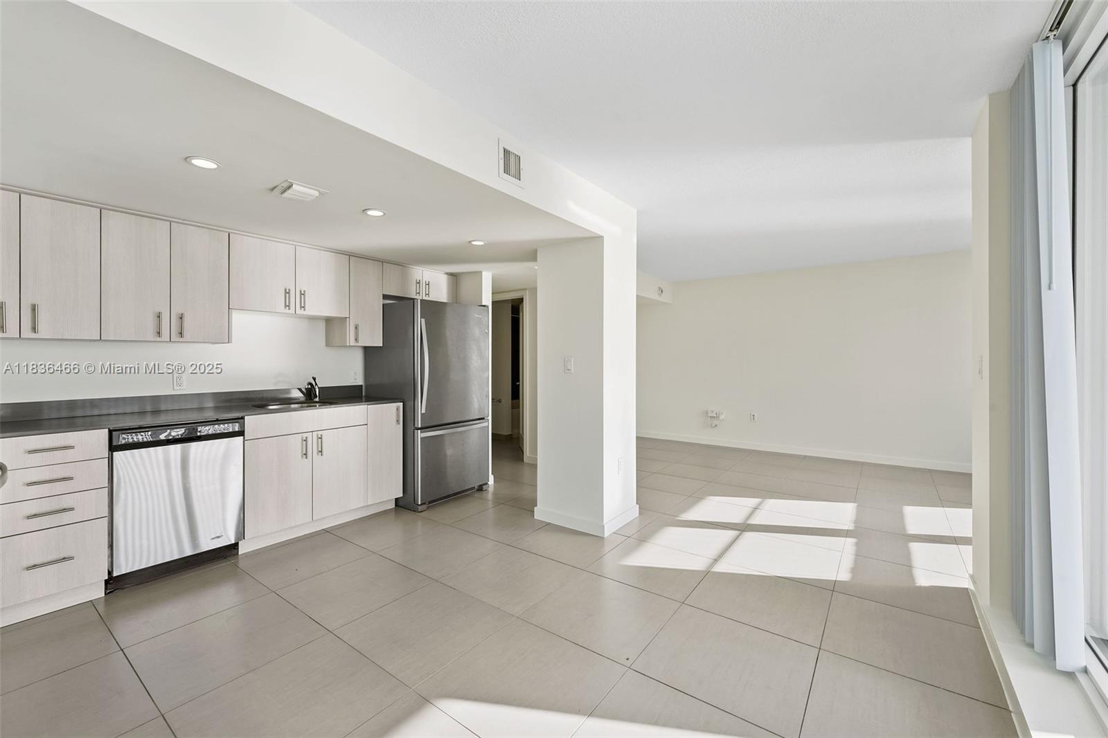910 West Ave 1229
