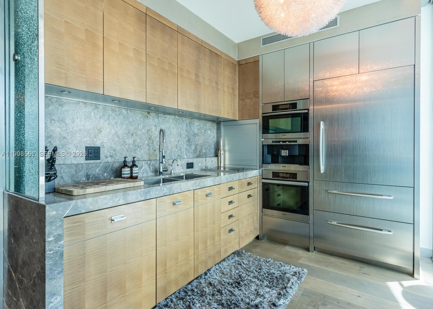 CONTINUUM ON SOUTH BEACH - Residential