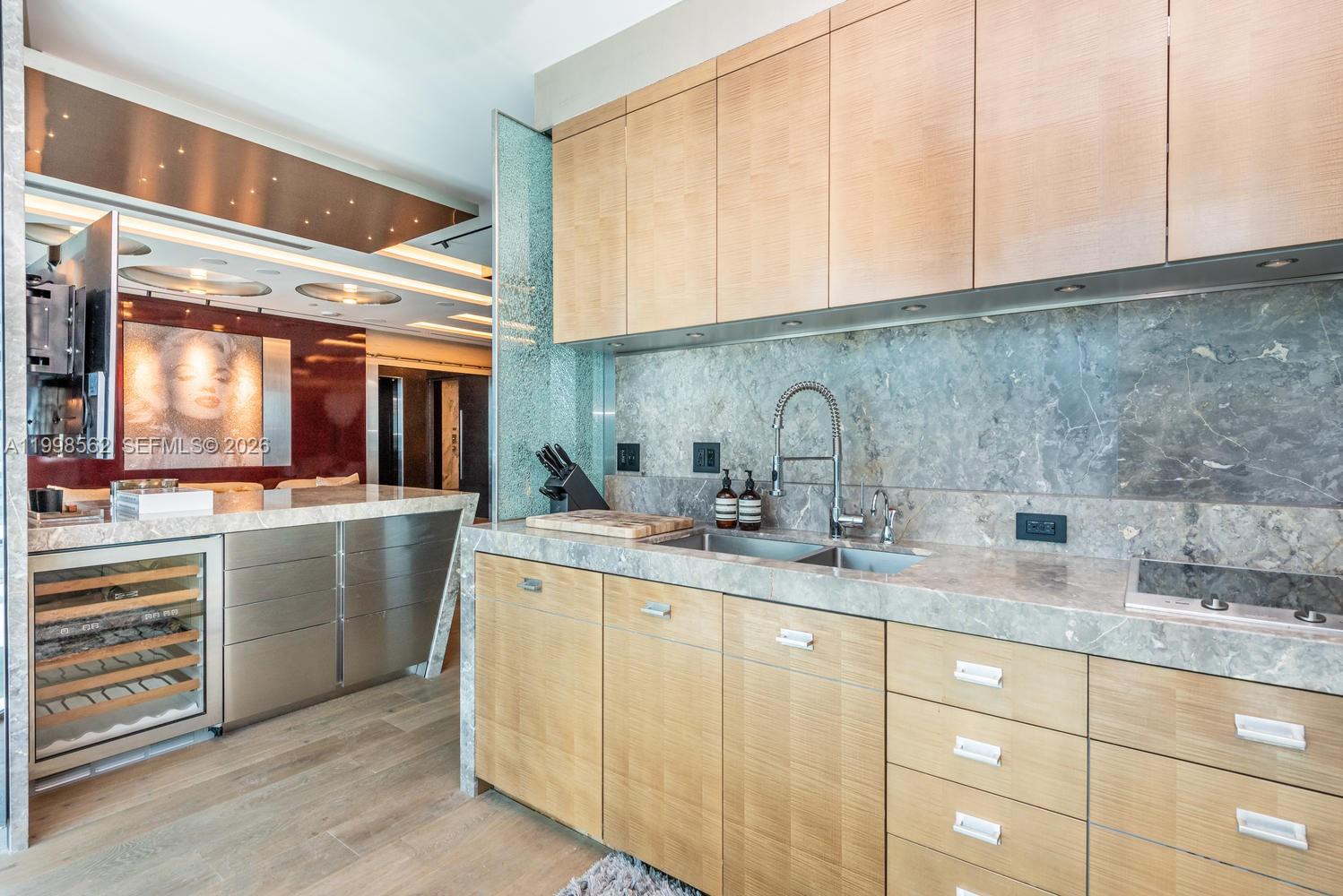 CONTINUUM ON SOUTH BEACH - Residential