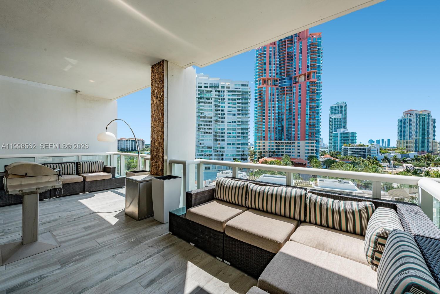 CONTINUUM ON SOUTH BEACH - Residential