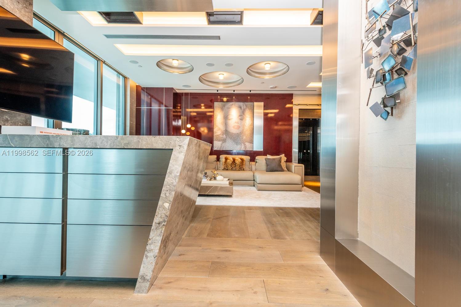 CONTINUUM ON SOUTH BEACH - Residential