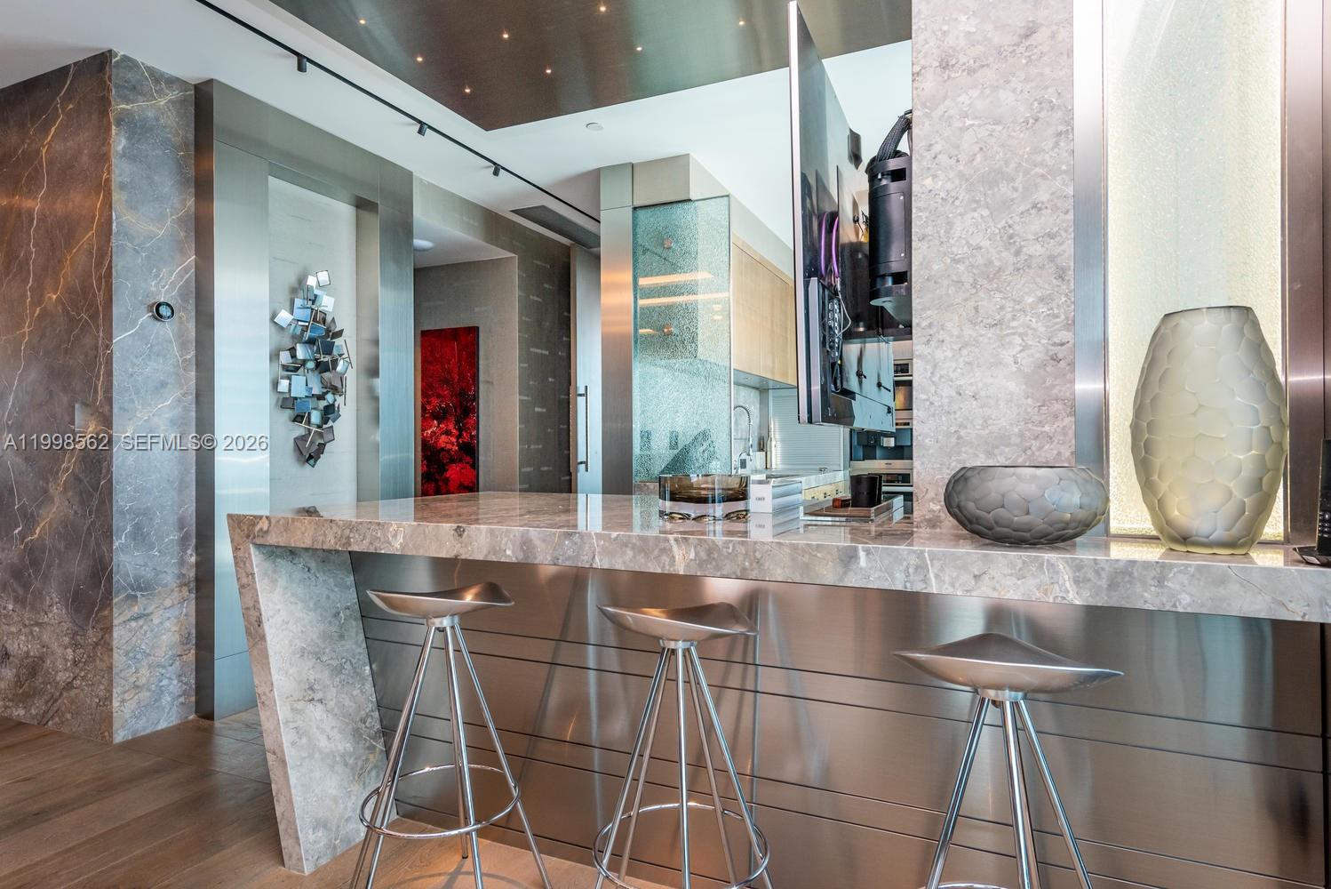 CONTINUUM ON SOUTH BEACH - Residential