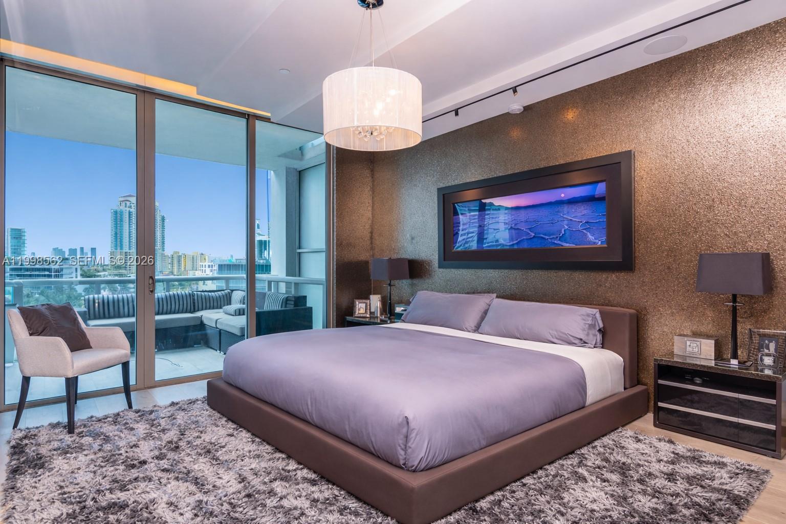 CONTINUUM ON SOUTH BEACH - Residential