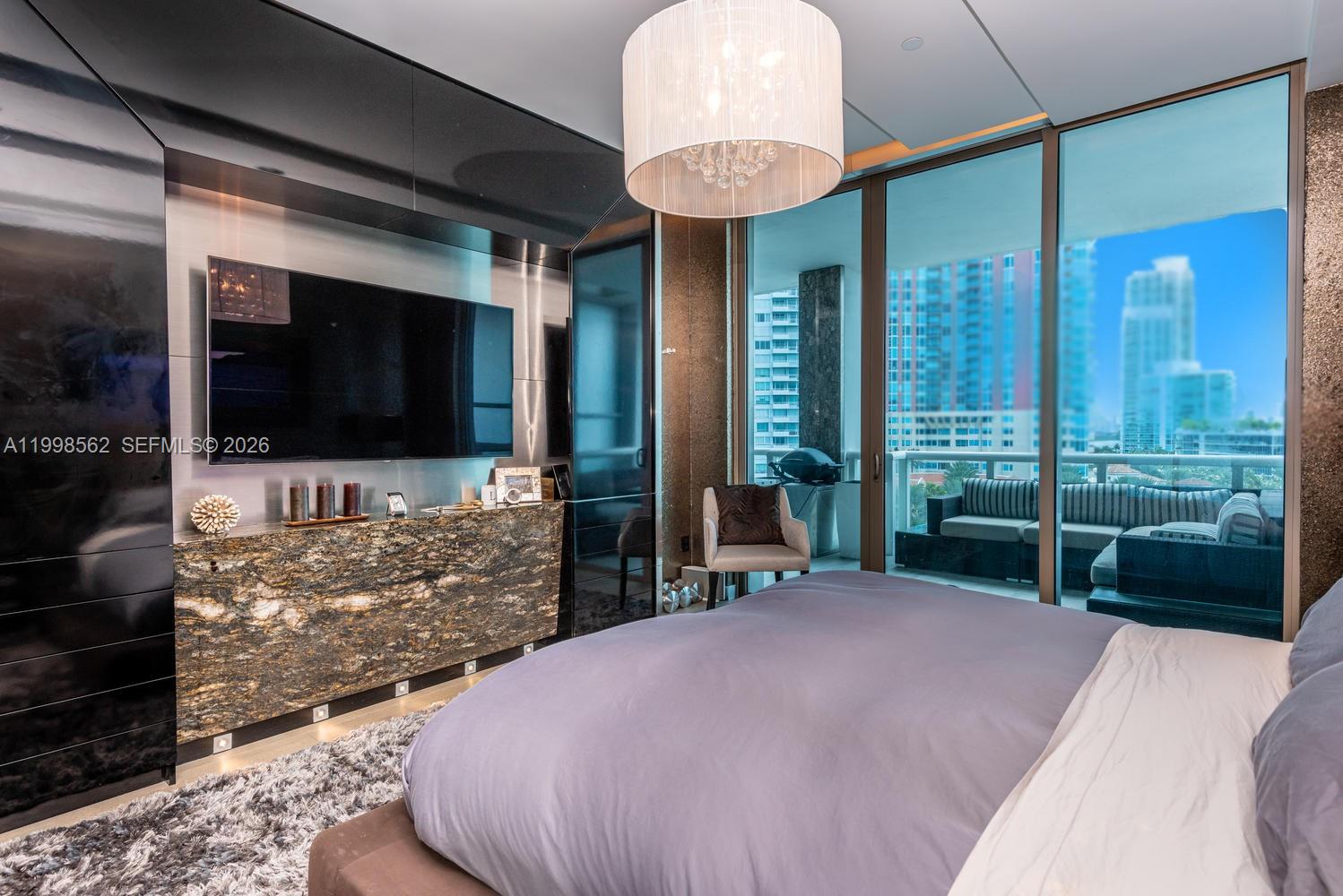 CONTINUUM ON SOUTH BEACH - Residential