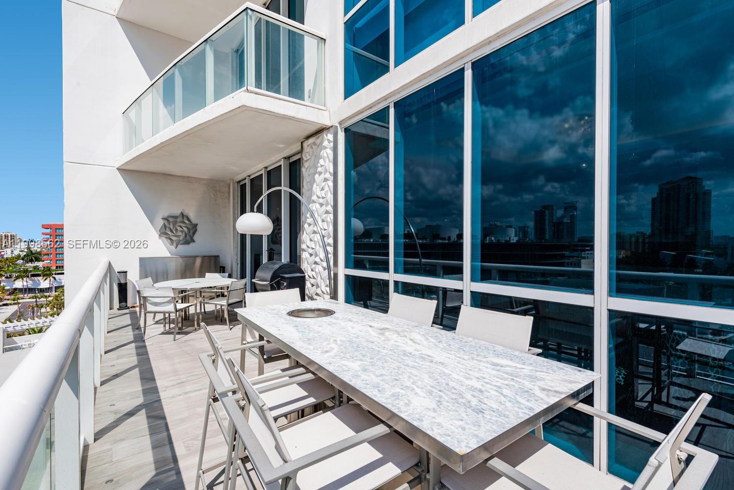 CONTINUUM ON SOUTH BEACH - Residential