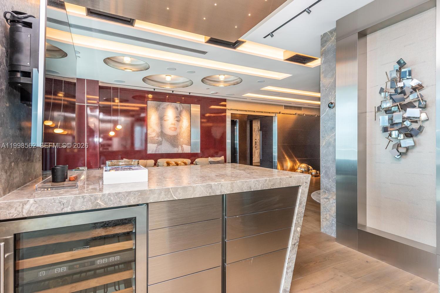 CONTINUUM ON SOUTH BEACH - Residential