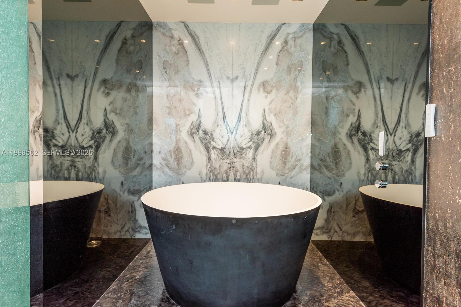 CONTINUUM ON SOUTH BEACH - Residential