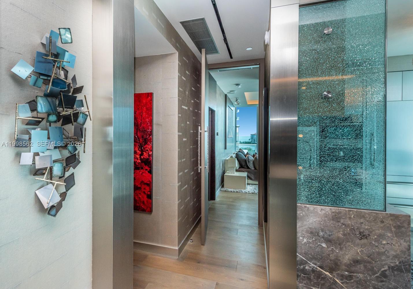 CONTINUUM ON SOUTH BEACH - Residential