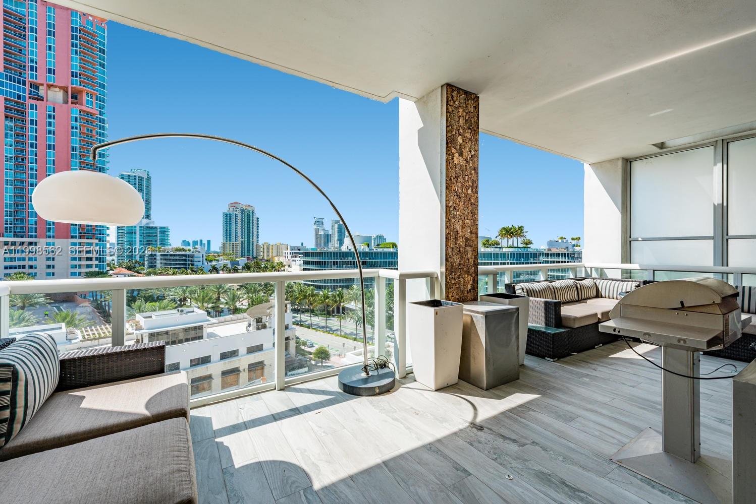 CONTINUUM ON SOUTH BEACH - Residential