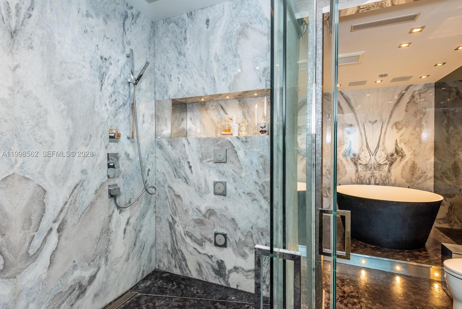 CONTINUUM ON SOUTH BEACH - Residential