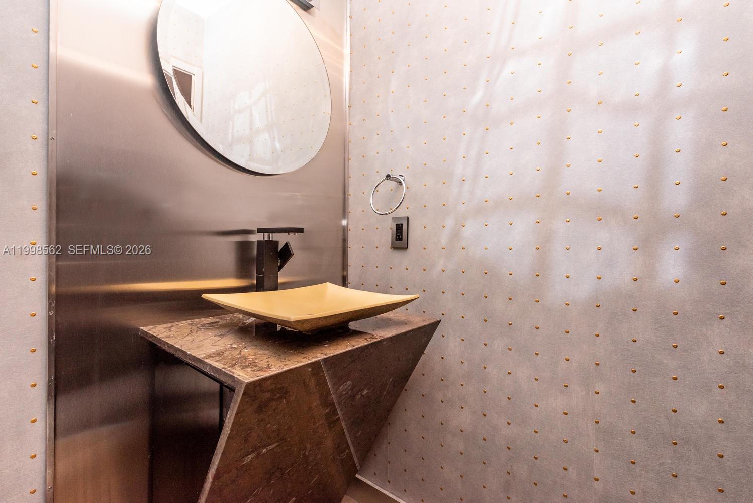 CONTINUUM ON SOUTH BEACH - Residential