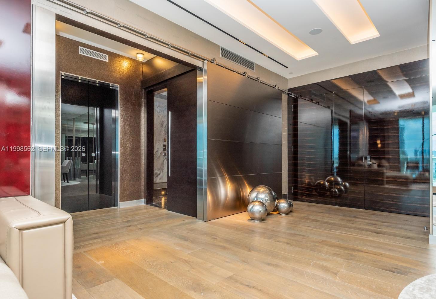 CONTINUUM ON SOUTH BEACH - Residential