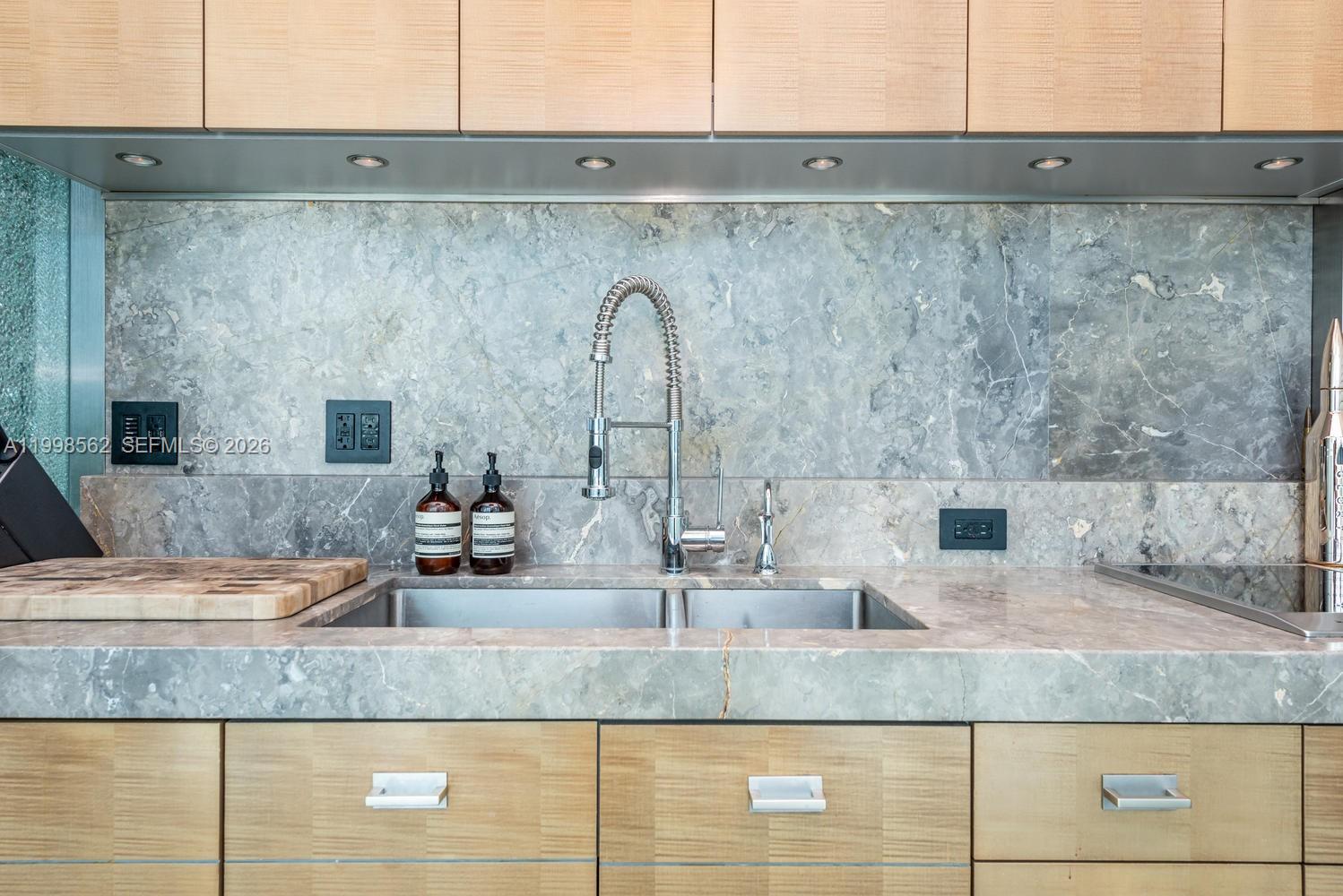 CONTINUUM ON SOUTH BEACH - Residential