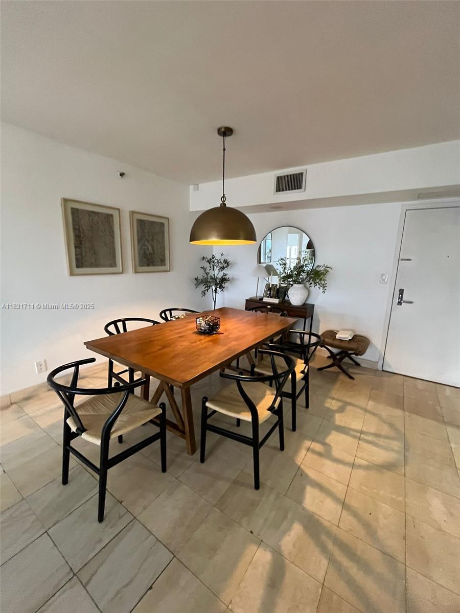 3600 NE Mystic Pointe Dr 1010