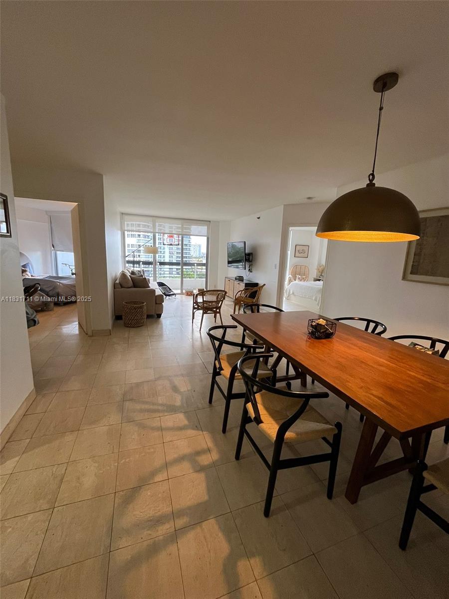 3600 NE Mystic Pointe Dr 1010