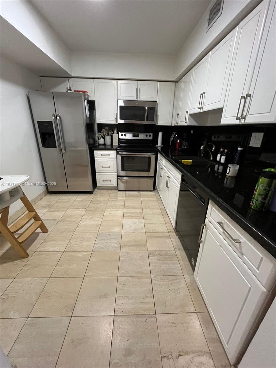 3600 NE Mystic Pointe Dr 1010