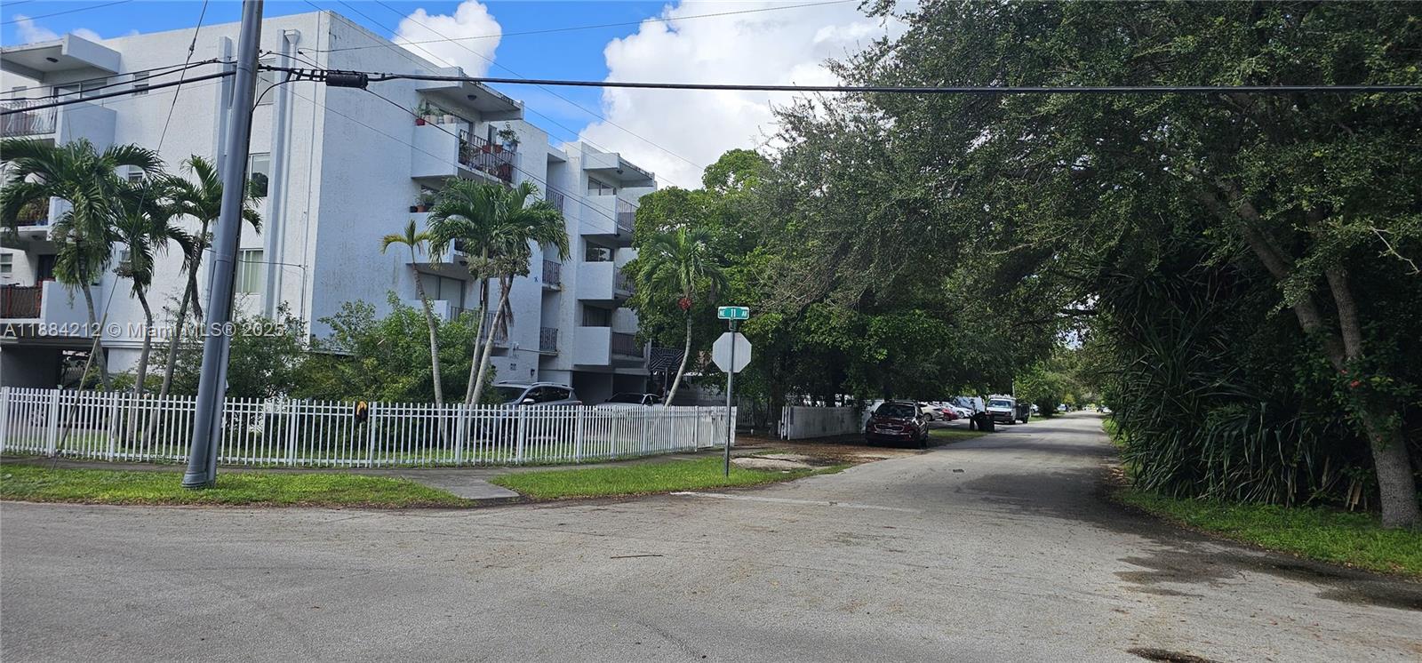 Great opportunity for investors. CAN BE RENTED IMMEDIATELY. 1 bed/1 bath corner unit in quiet North Miami street. prime location!. New A/C and new water heater. Building has security cameras 24/7, laundry facility and covered parking. Association has reserves.