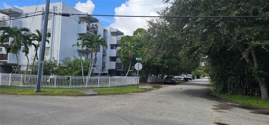 Great opportunity for investors. CAN BE RENTED IMMEDIATELY.  1 bed/1 bath corner unit in quiet North Miami street. prime location!. New A/C and new water heater. Building has security cameras 24/7, laundry facility and covered parking. Association has reserves.