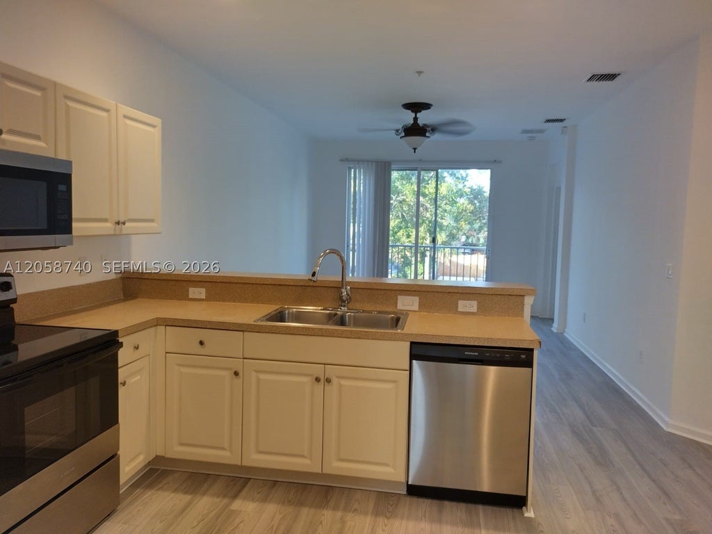 Photo of 1960 Freeport Ln #1960, Riviera Beach, FL 33404 (MLS # A12058740)