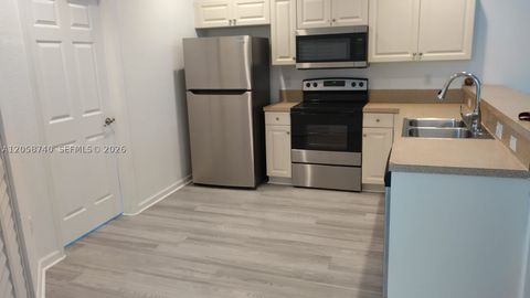 1960 Freeport Ln 1960 Riviera Beach FL 33404