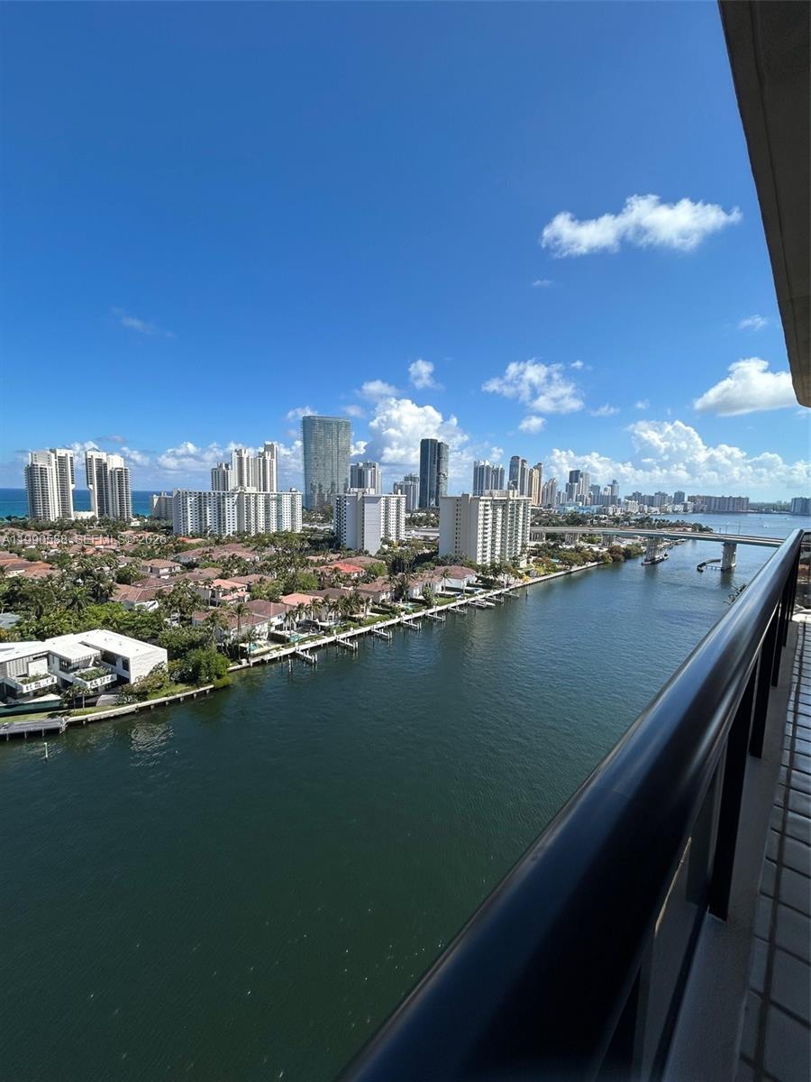 TURNBERRY ISLE SOUTH COND - Residential