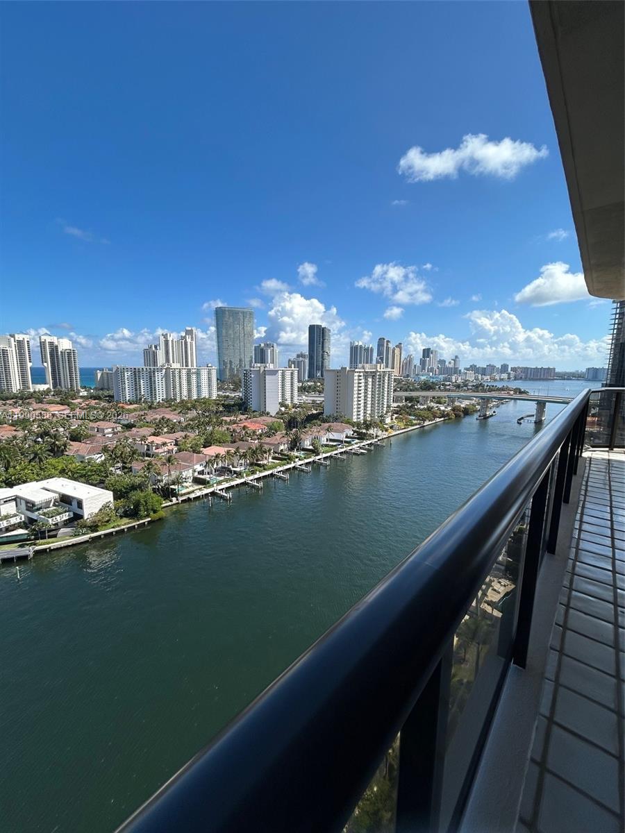 TURNBERRY ISLE SOUTH COND - Residential