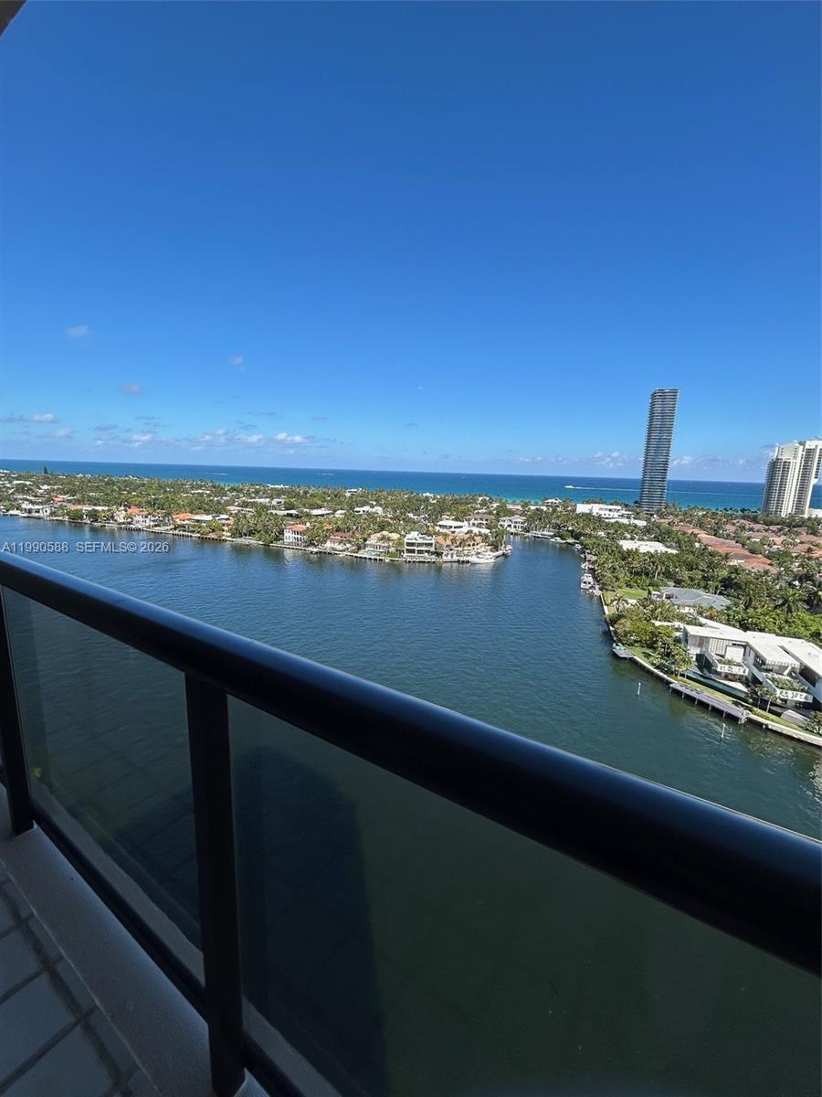 TURNBERRY ISLE SOUTH COND - Residential