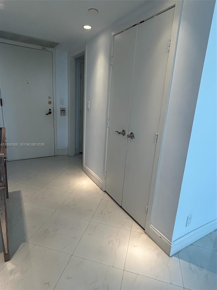 TURNBERRY ISLE SOUTH COND - Residential