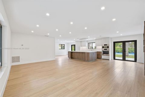 6061 SW 79th St South Miami FL 33143