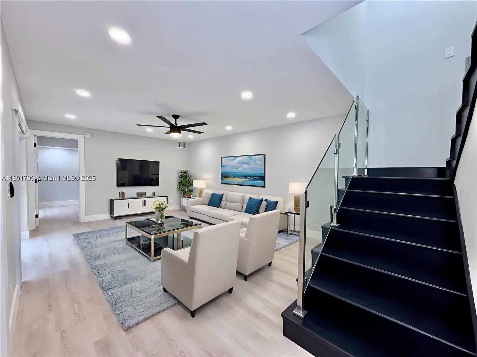 8429 N Coral Cir
