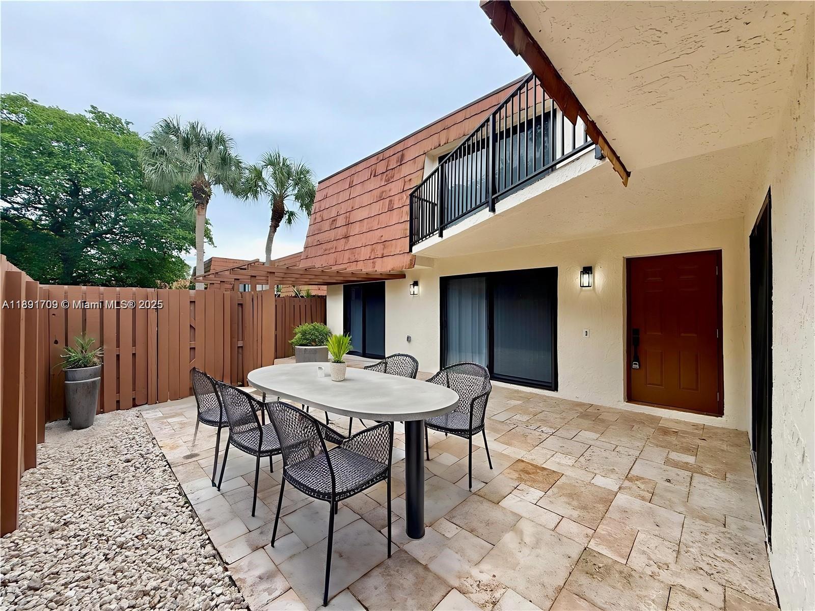 8429 N Coral Cir