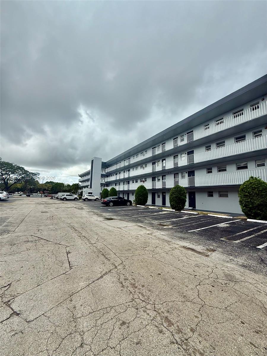 ROYAL OAKS CONDO - Residential