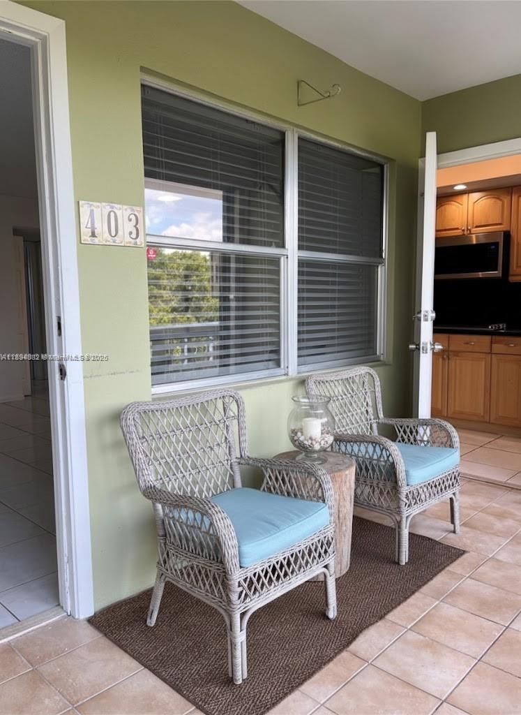 SANTA MONICA CONDOMINIUM - Residential