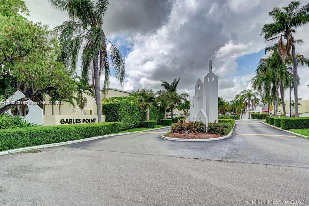 Back on the market this newly remodeled unit.
Please be mindfull unit will be avaialable June 16 /2024