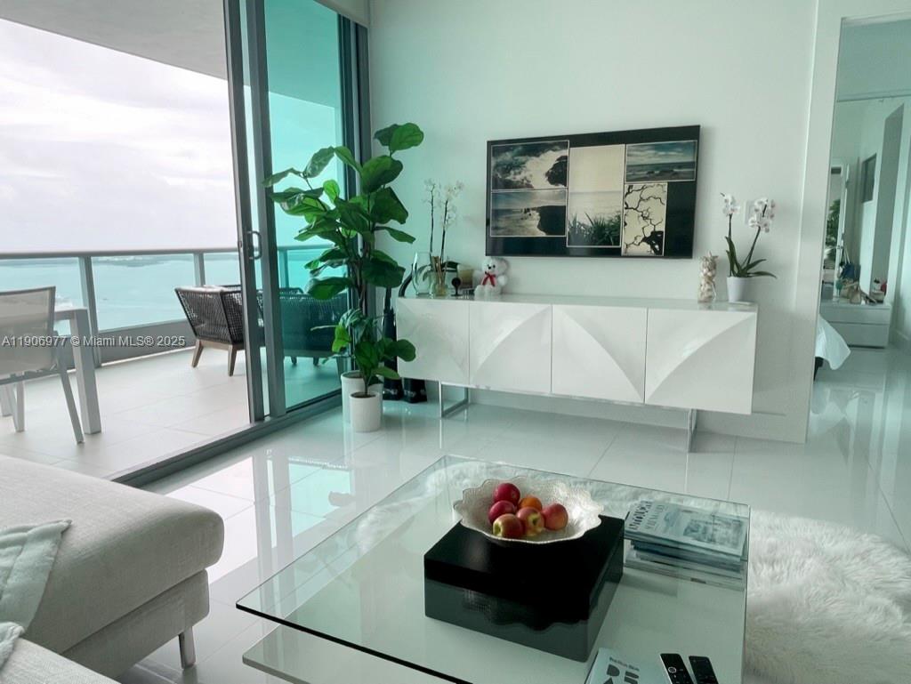900 BISCAYNE BAY CONDO - Residential Lease