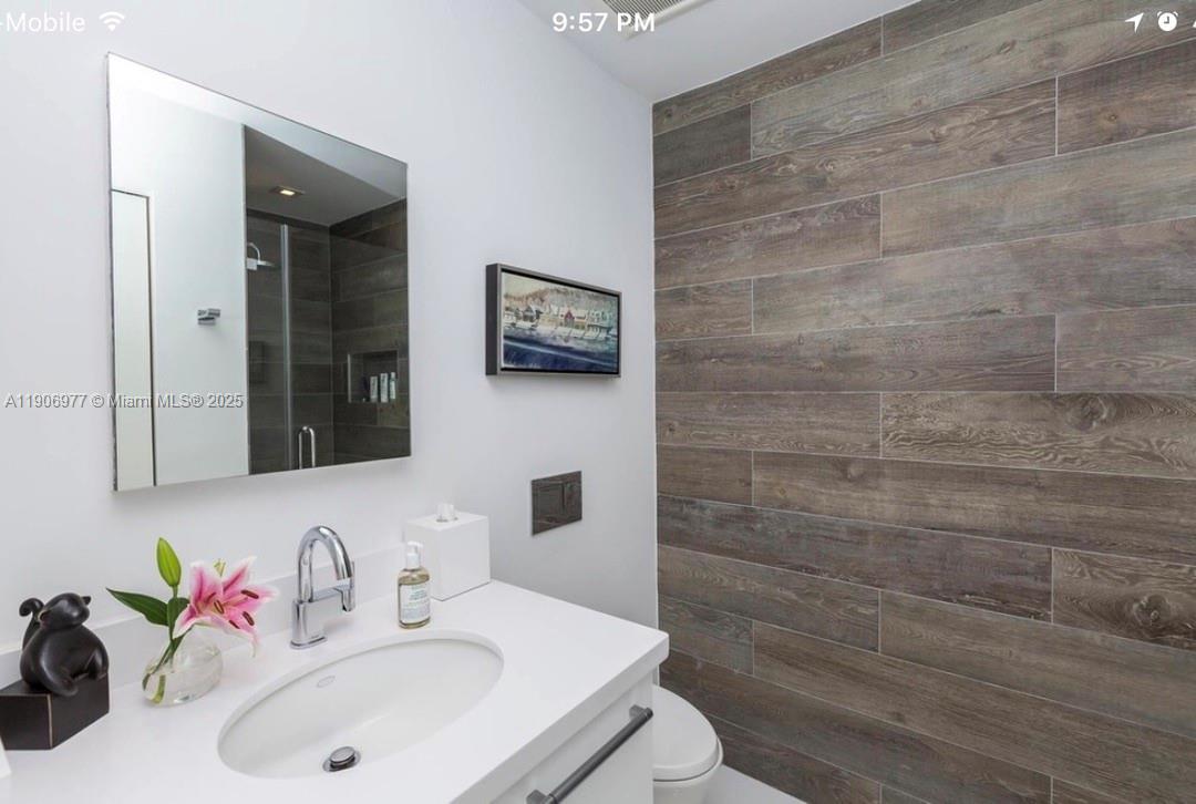 900 BISCAYNE BAY CONDO - Residential Lease