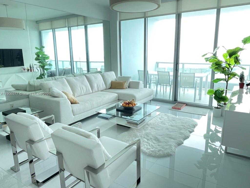 900 BISCAYNE BAY CONDO - Residential Lease